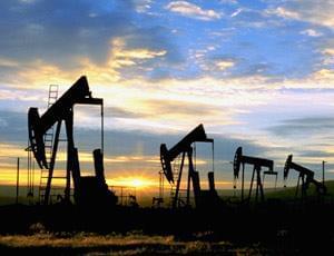 عرضه نفت به بازارهای جهان ۱۵ میلیون بشکه کاهش یافت